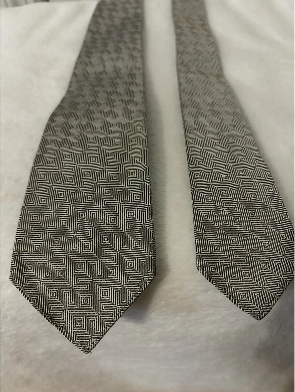 Brooks Brothers Tie Silver Gray Geometric Silk Woven England Vtg EUC
